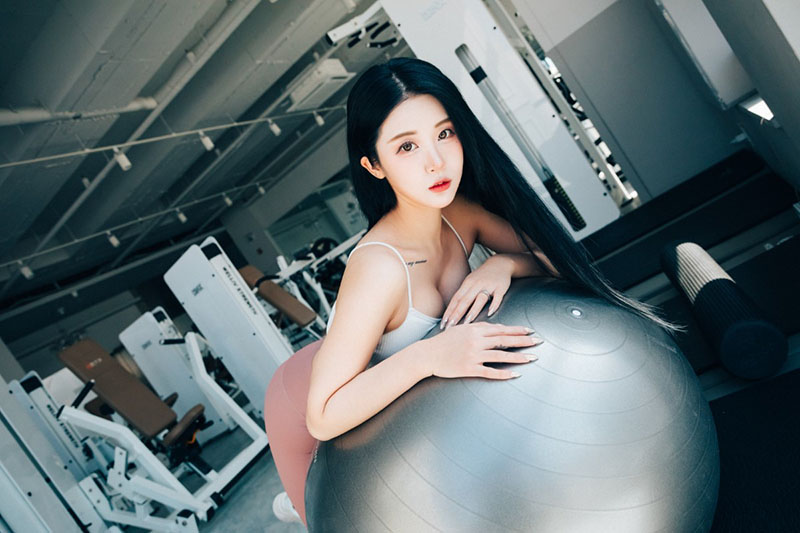 Ảnh gái dâm BOMI - GIRL CRUSH tập gym lộ khe lồn