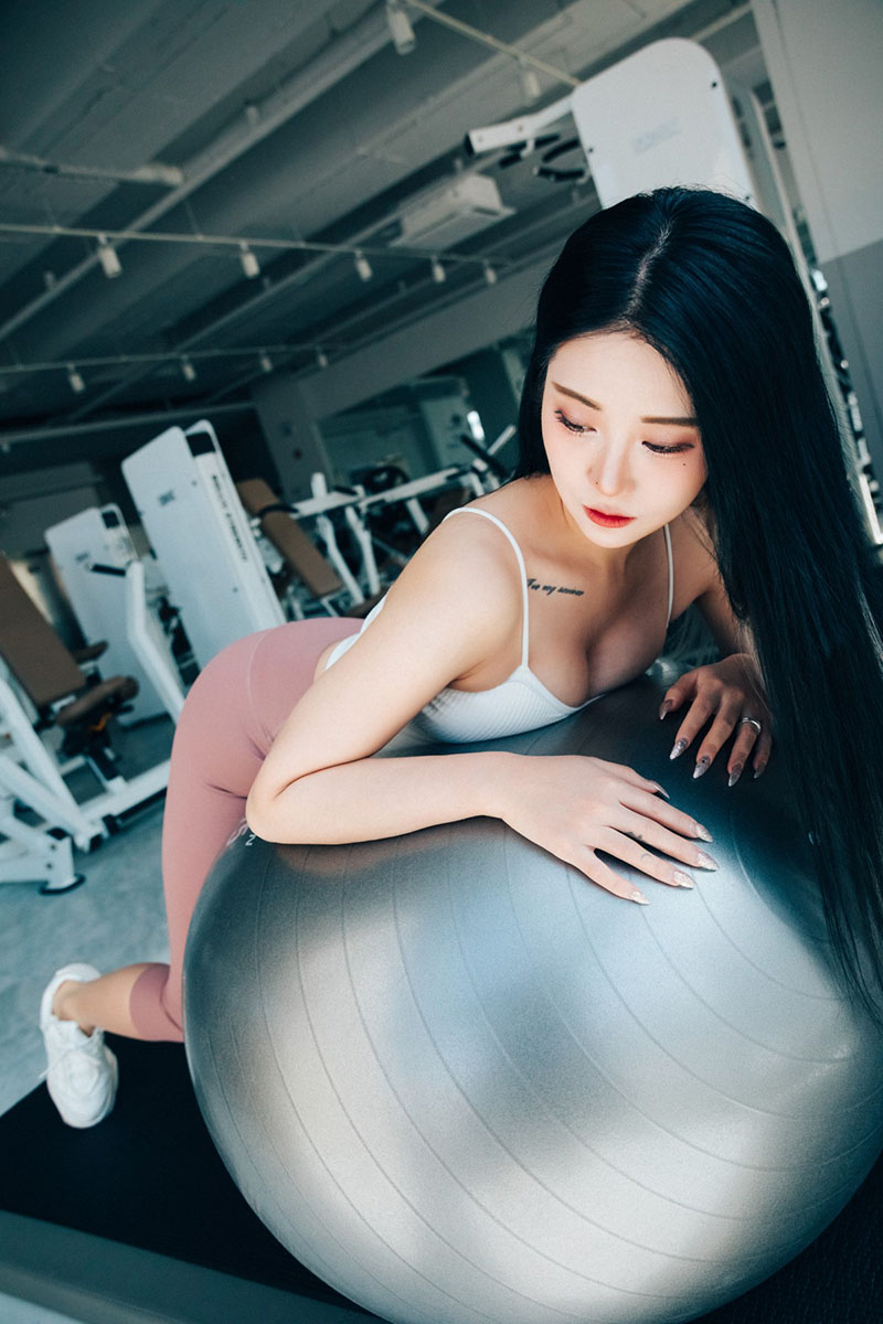 Ảnh gái dâm BOMI - GIRL CRUSH tập gym lộ khe lồn