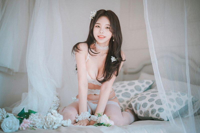 Ảnh Sex gái dâm DJAWA Zzyuri mặc đồ lót trắng và Tất lưới | Alluring White