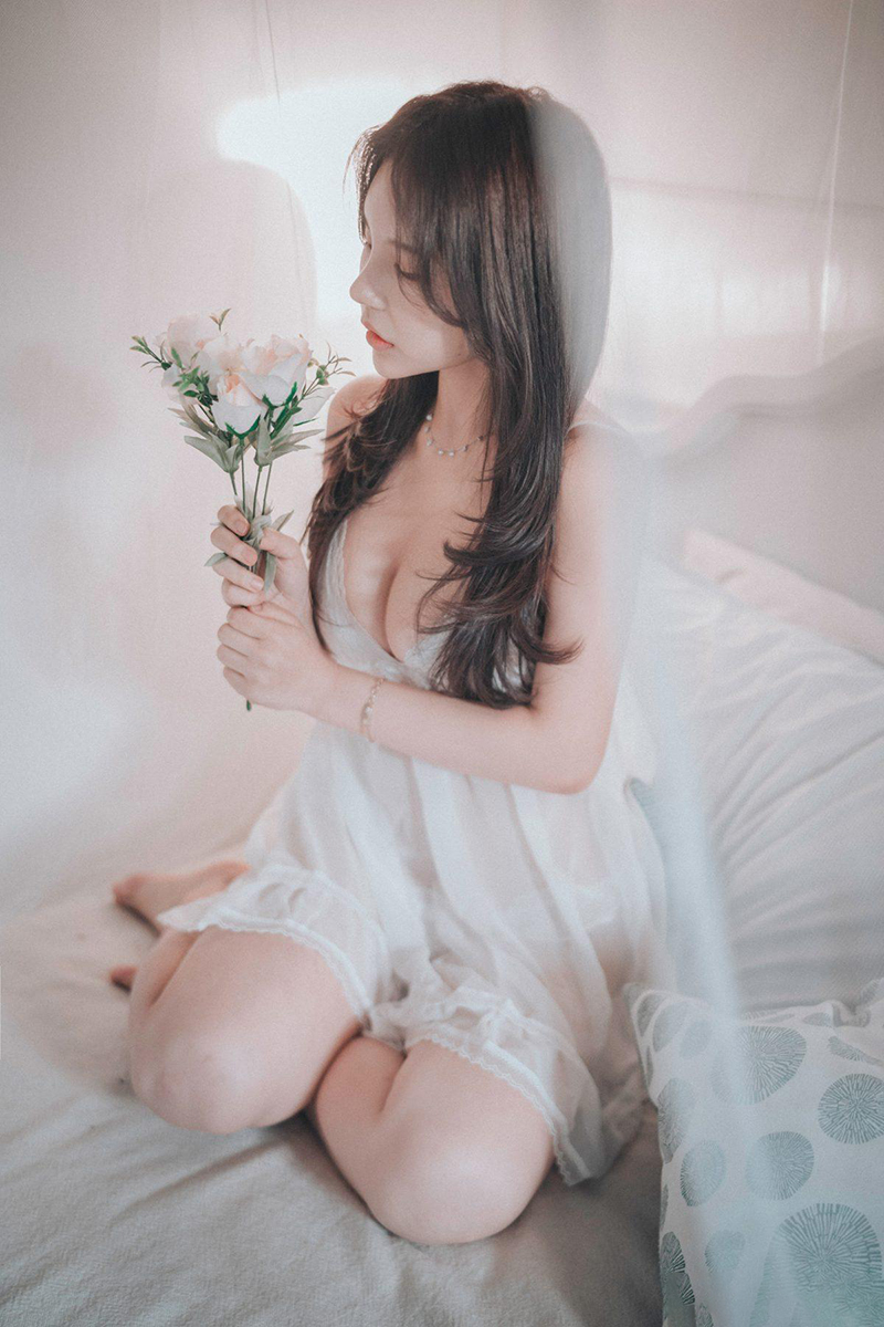 Ảnh Sex gái dâm DJAWA Zzyuri mặc đồ lót trắng và Tất lưới | Alluring White