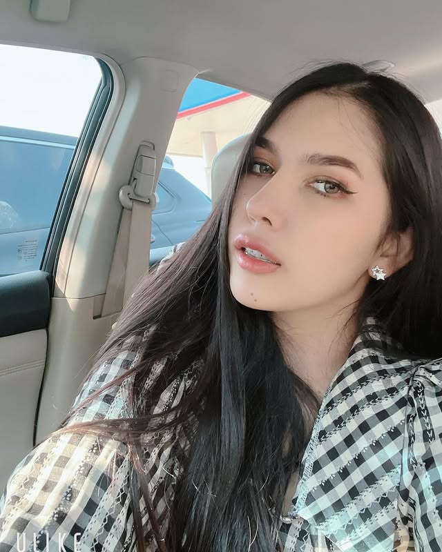 Ảnh gái dâm Vú to Instagram Dow Wang