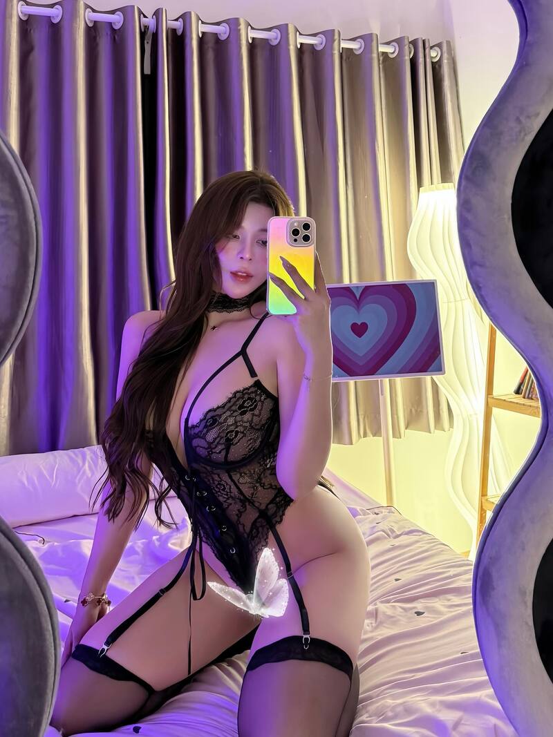Ảnh gái Vú to Instagram Hồ Kim Liên