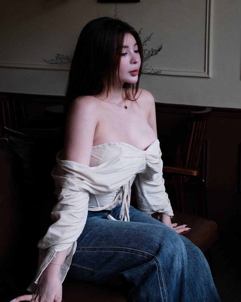 Ảnh gái Vú to Instagram Hồ Kim Liên
