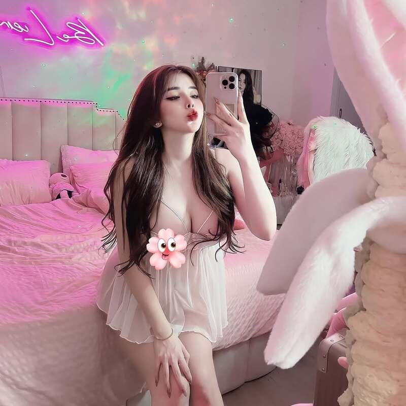 Ảnh gái Vú to Instagram Hồ Kim Liên