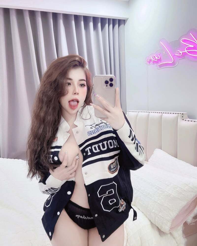 Ảnh gái Vú to Instagram Hồ Kim Liên