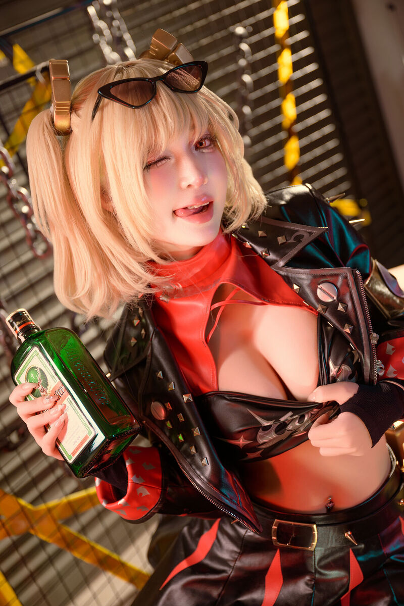 Umeko J Cosplay Burnice White Zenless Zone Zero không che Part1