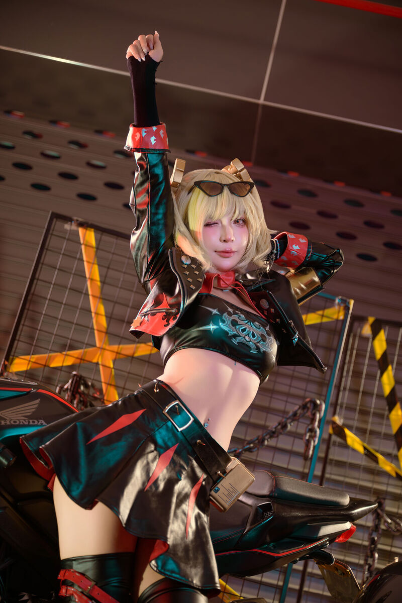 Umeko J Cosplay Burnice White Zenless Zone Zero không che Part1