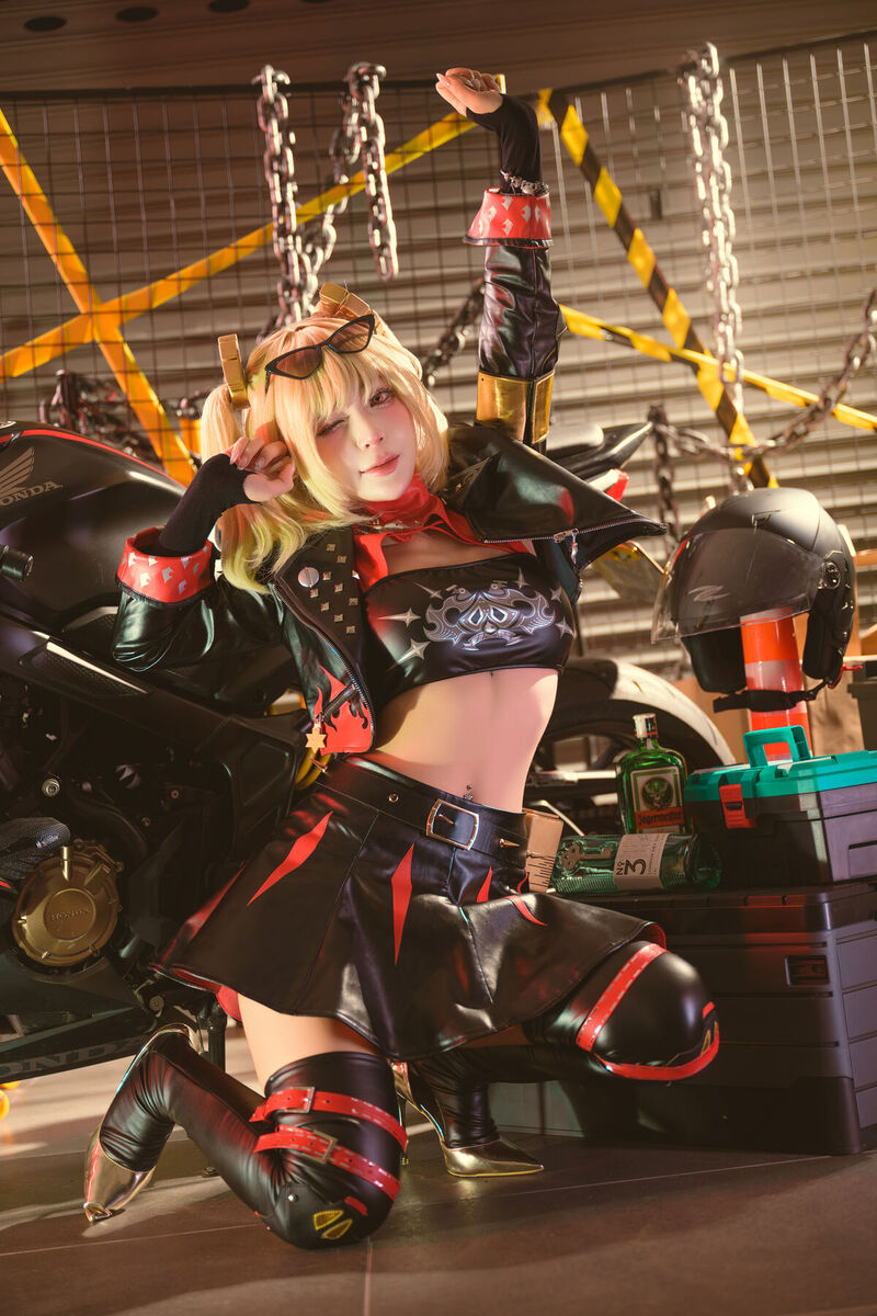Umeko J Cosplay Burnice White Zenless Zone Zero không che Part1