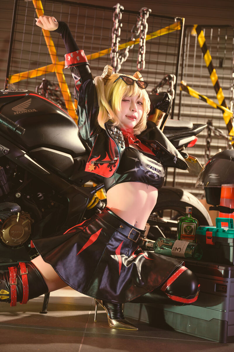 Umeko J Cosplay Burnice White Zenless Zone Zero không che Part1