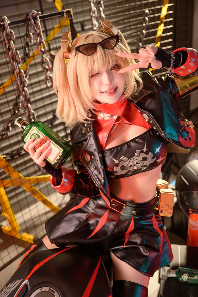 Umeko J Cosplay Burnice White Zenless Zone Zero không che Part1