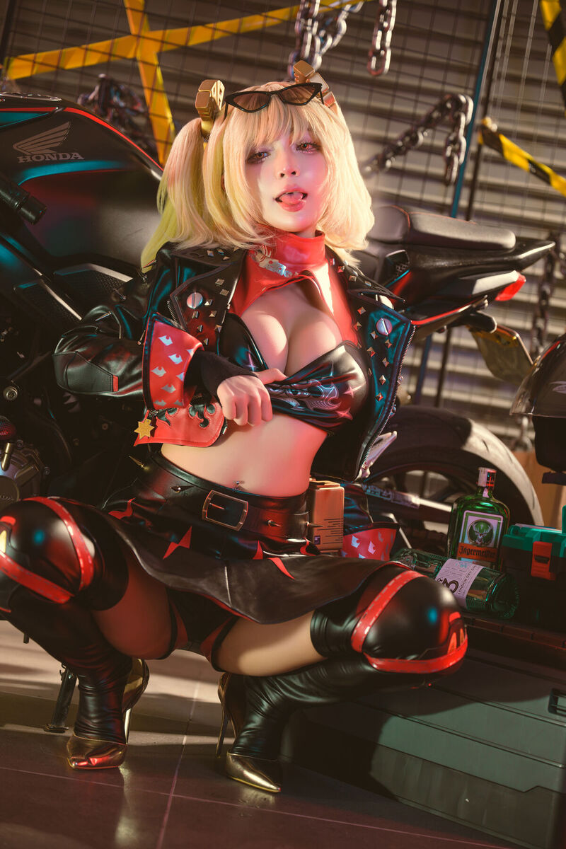 Umeko J Cosplay Burnice White Zenless Zone Zero không che Part1