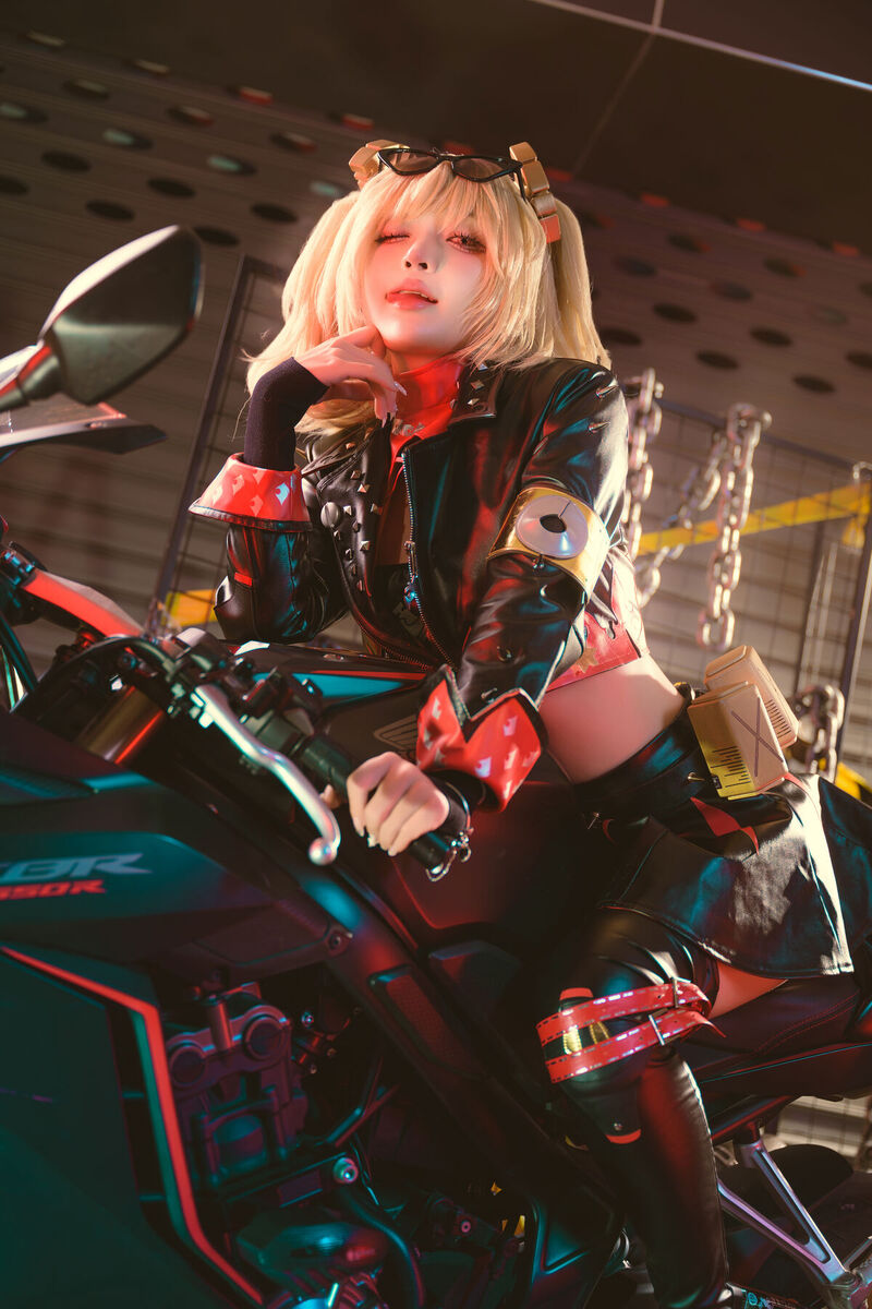 Umeko J Cosplay Burnice White Zenless Zone Zero không che Part1
