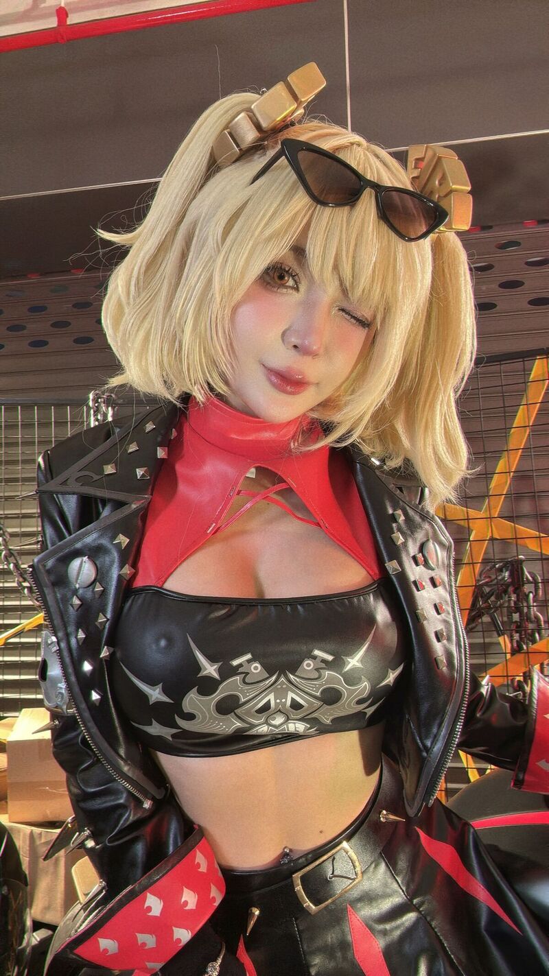 Umeko J Cosplay Burnice White Zenless Zone Zero không che Part2