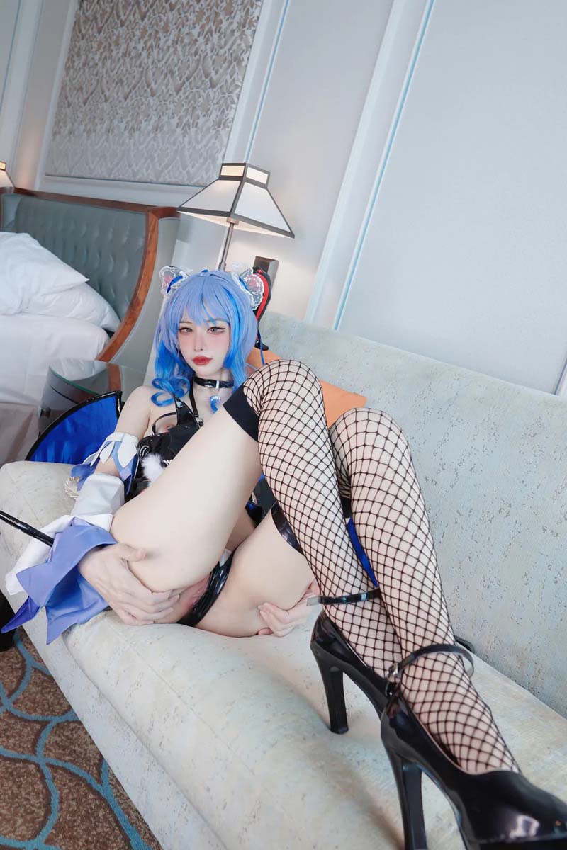 Ngắm lồn không lông Rikachan cosplay Ganyu Succubus