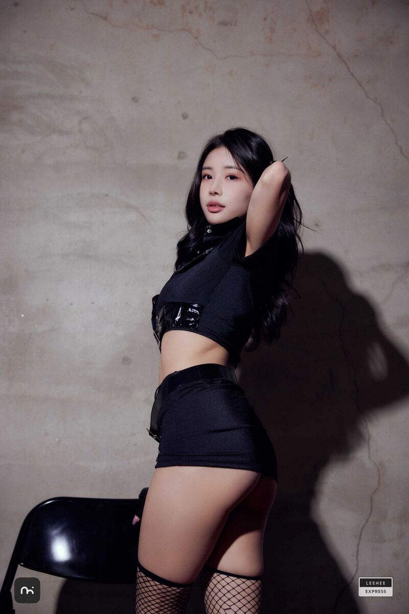 YeonYu cosplay Police đi tất lưới với cặp ngực căng mọng